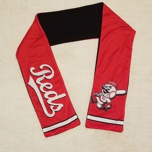 Cincinnati Reds fleece lined scarf